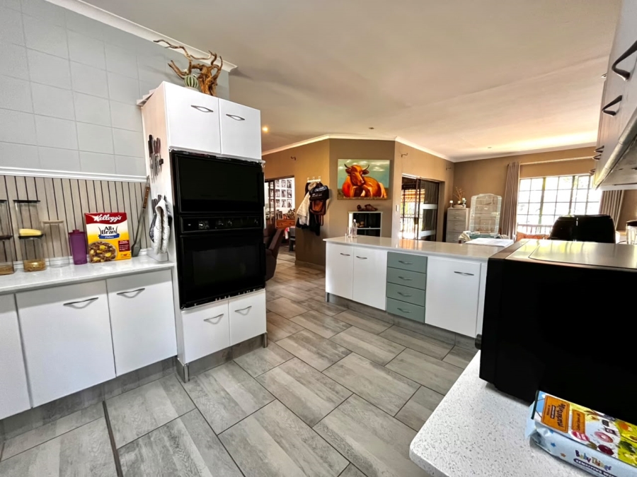 To Let 4 Bedroom Property for Rent in Cashan North West